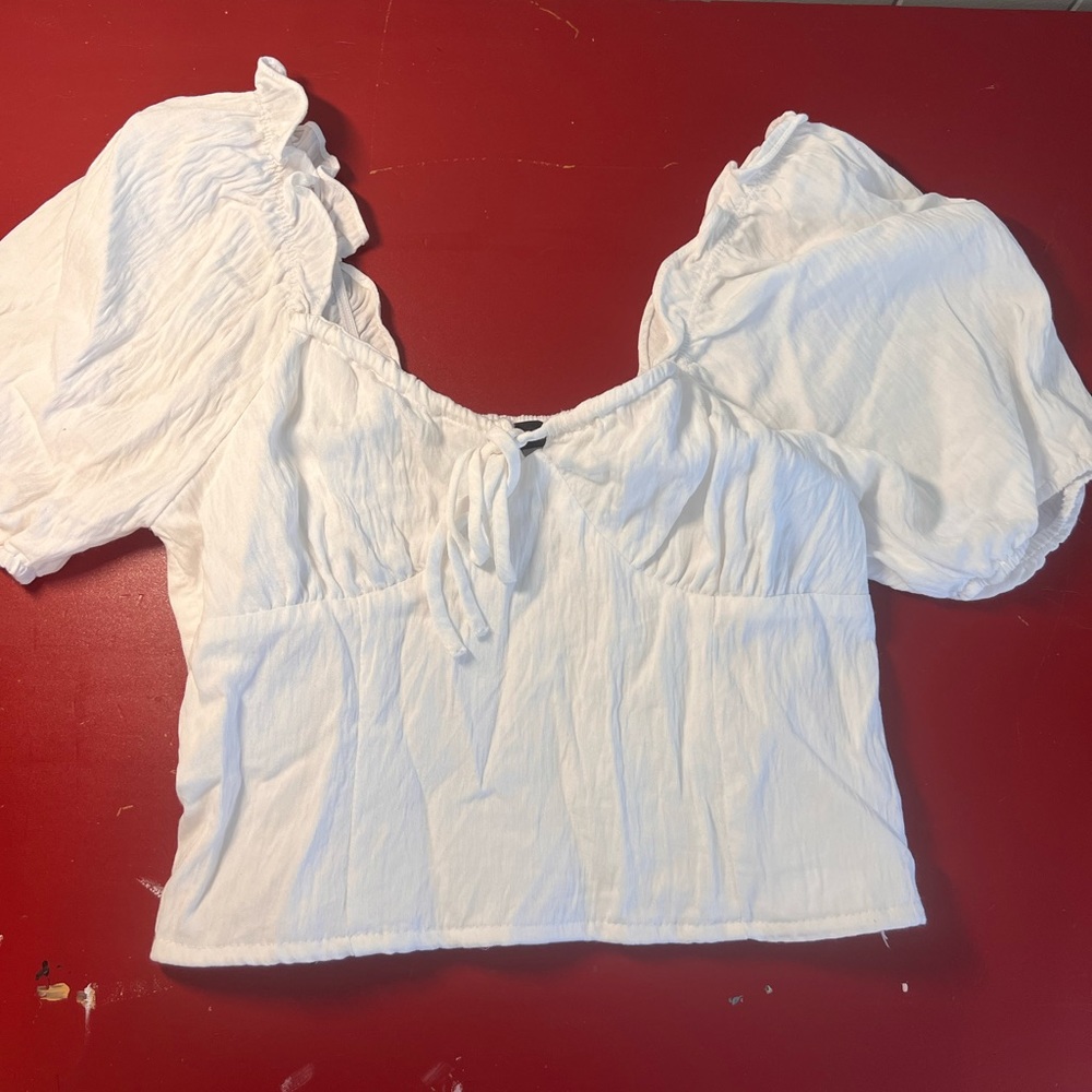 SUPER CUTE WHITE TOP